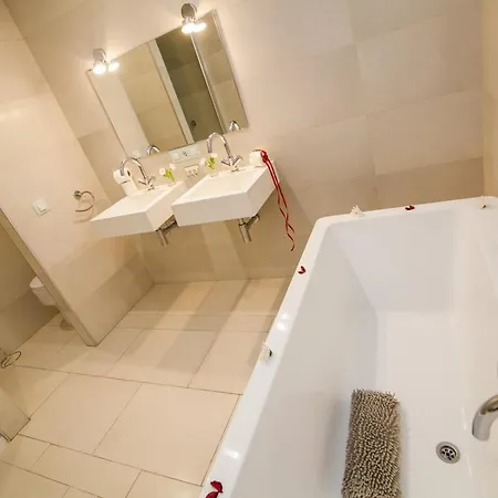 Il Sofisticato - Luxury Swimming Pool View *