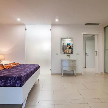 Il Sofisticato - Luxury Swimming Pool View *