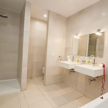 Il Sofisticato - Luxury Swimming Pool View
