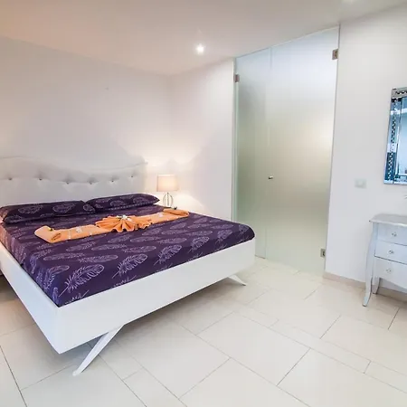 Il Sofisticato - Luxury Swimming Pool View Apartment